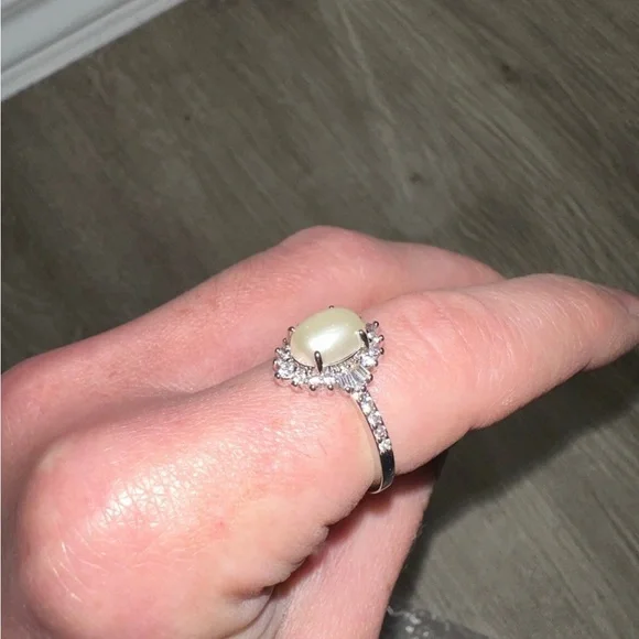 Lustrous Silver Pearl Halo Ring - Picture 2 of 3